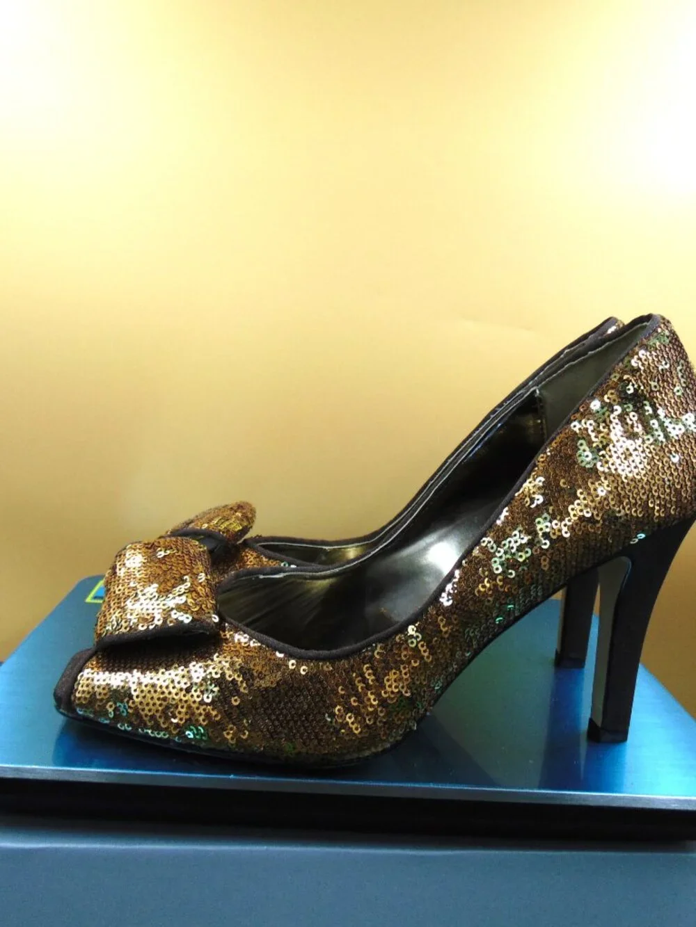 J.Renee Bronze Gold Sequin Bow Peep Toe Heels Pumps Womens Size 10M